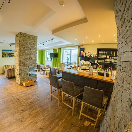Alpina Hotel 2*