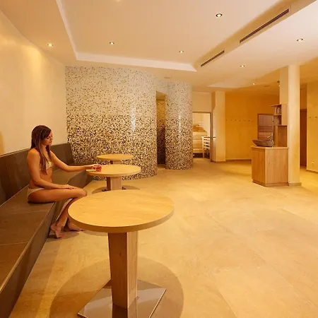 Alpina Hotel 2*